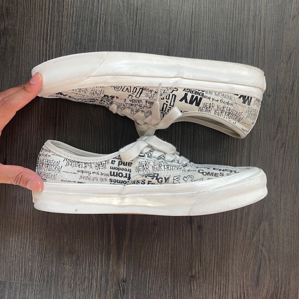 Comme des Garcons White Graphic Sneakers